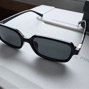 Sleek Black Rectangular Sunglasses